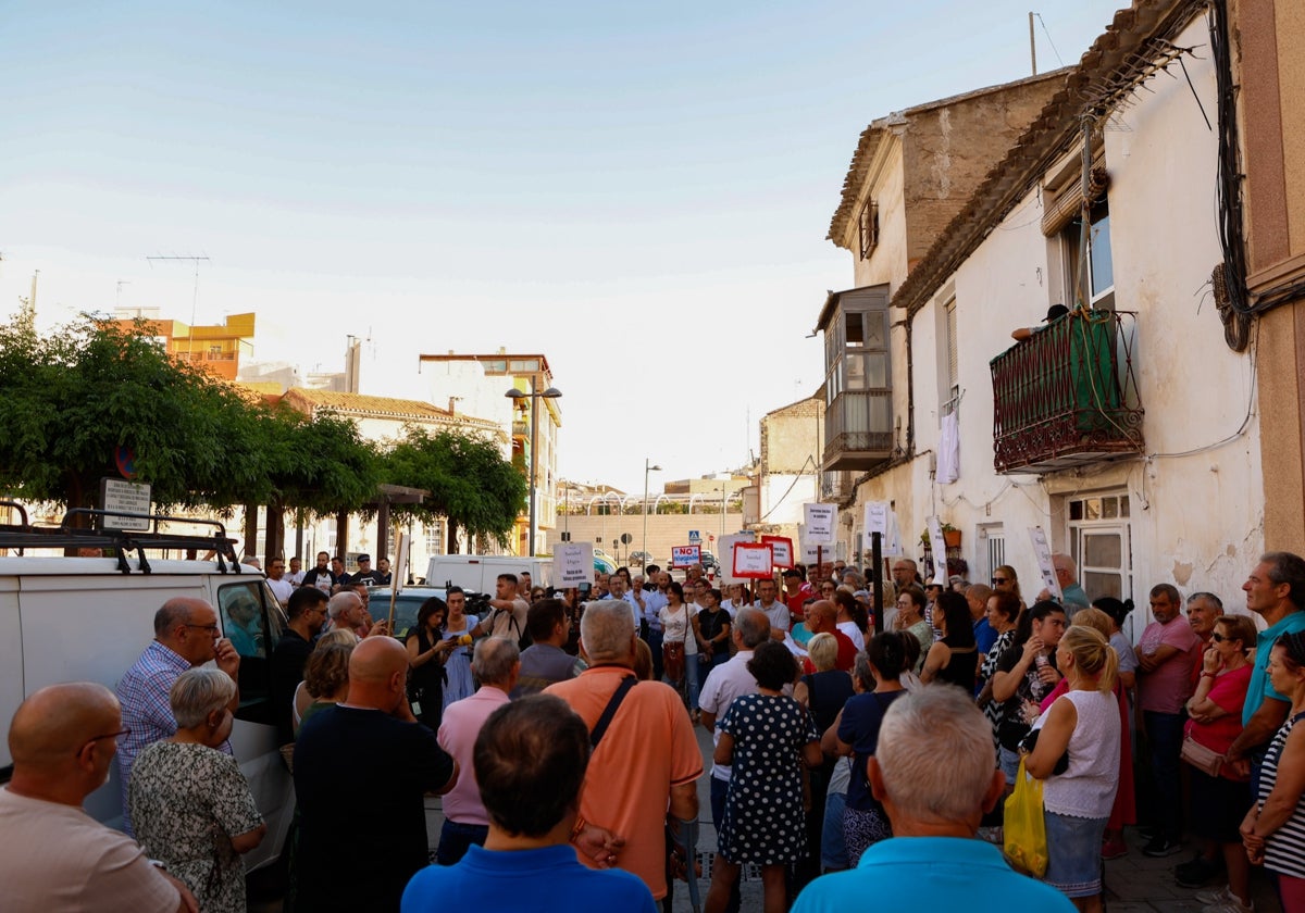 Los Vecinos De Lorca Salen A La Calle Para Reclamar El Centro De Salud